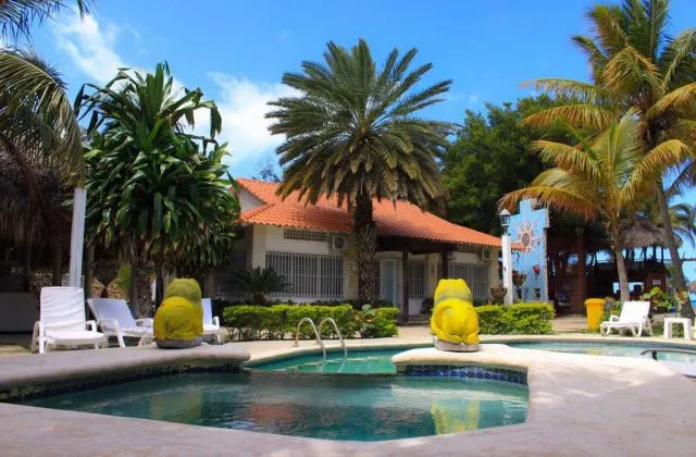 El Cayito Beach Resort pool